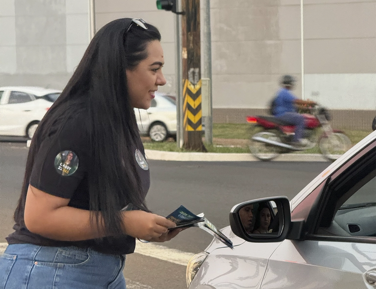 Cassy Monteiro em ação de voluntariado nas ruas